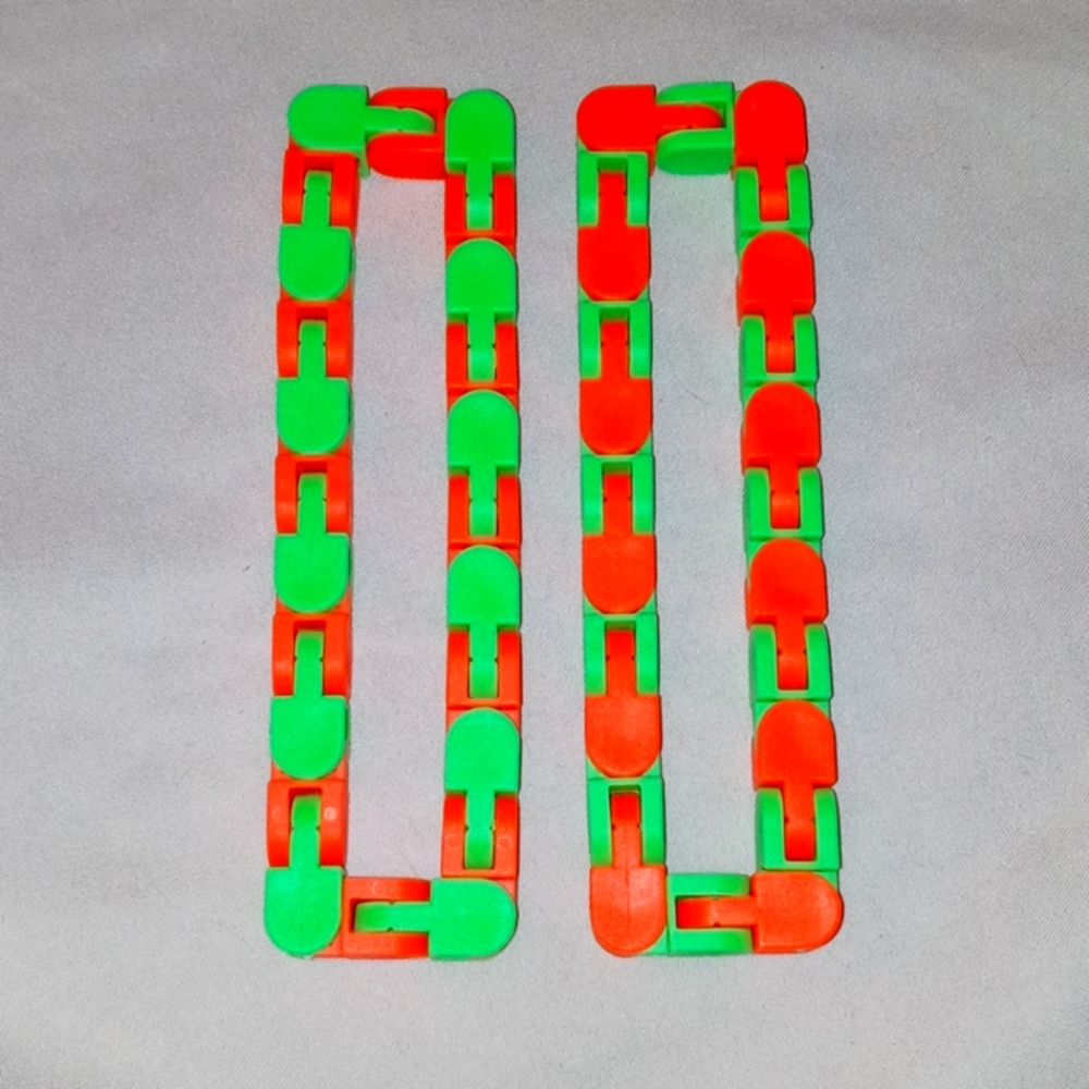 Wacky tracks fidget toy
